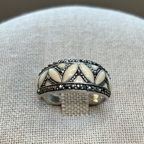 Vintage Sterling Silver 925 Marcasite & Enamel Dome Ring - Picture 2 of 9